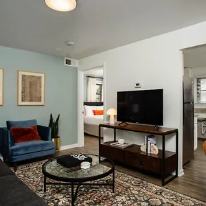  Apartment Abode - Marathon Village Near Downtown